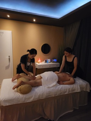 Recklinghausen;LotusRelax;Sinnliche Massage;Erotische Massage;Wellness-Massage;l-Massage;Body-to-Body-Massage